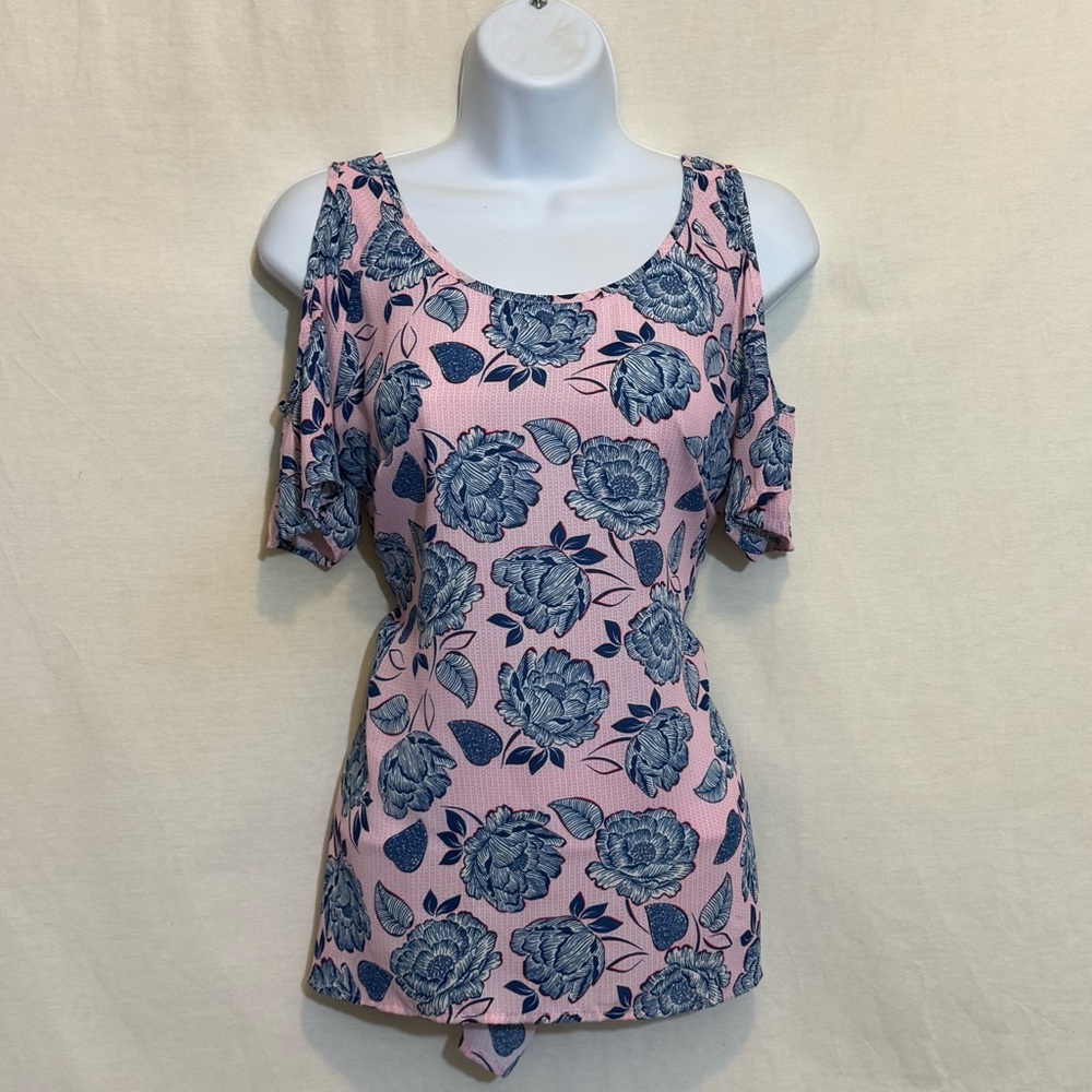 E-55 Kut from the Kloth Pink & Blue Floral Cold Shoulder Short Sleeve Blouse